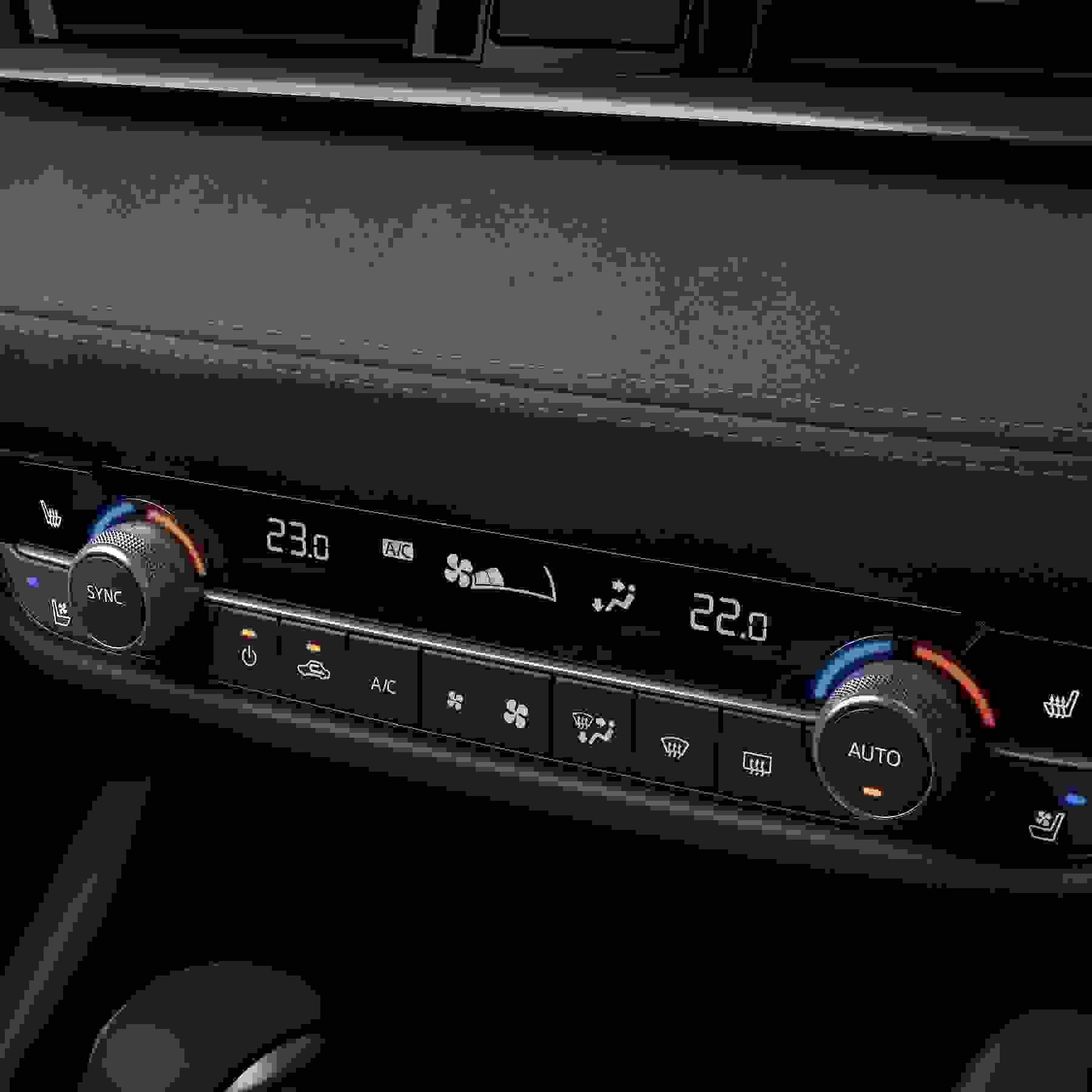DUAL ZONE CLIMATE CONTROL